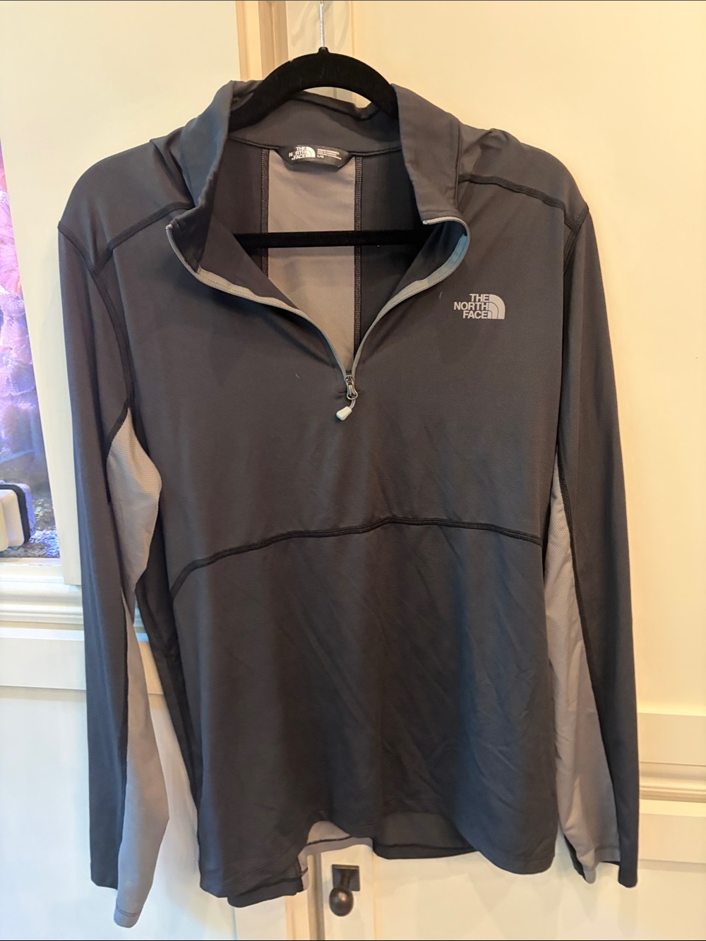 The North Face Men's Dark Gray & Light Gray Lightweight Quarter-Zip Pullover